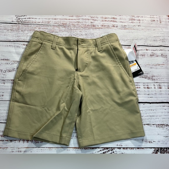 Boys Under Armour golf shorts khaki small - Picture 3 of 3